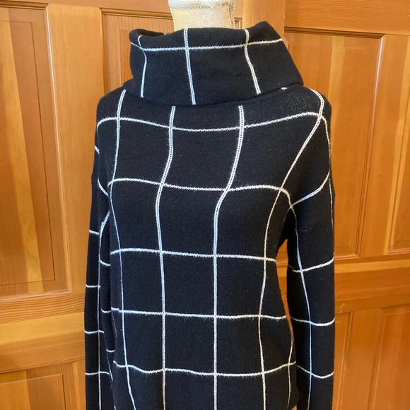 NWT, Lavishly Paris Women's Black Grid Pattern Turtleneck  Sweater. - Picture 10 of 16